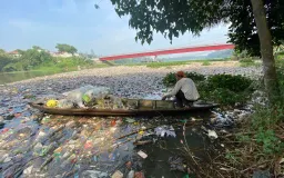 Sungai Citarum Diterjang Banjir Sampah, Hanyut dalam Tumpukan Program 