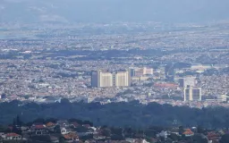 Ancaman Tak Terasa, Diam-diam Permukaan Tanah Kota Bandung Ambles Perlahan