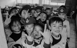 Anak Dapat Gizi Gratis, Negara Makin Rungkad
