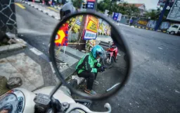 Bagaimana Ojek Online Cetak Laba Pertama Dikomunikasikan lewat Website, Instagram, dan Media Online