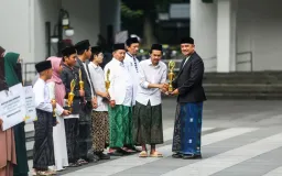 Berjuang itu Mudah, Bertahan itu Sulit: Kisah Sosok Santri yang Tangguh