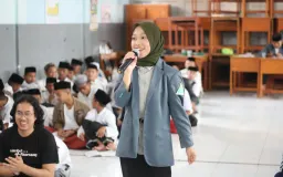 Tips Tampil Percaya Diri Tanpa Drama Gugup di Depan Publik
