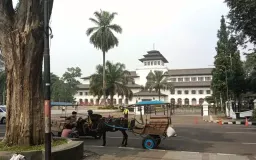 Mahasiswa Perantau dan Turisme Emosional Bandung