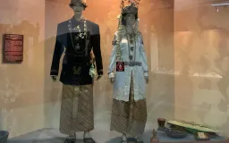 Bukan Sekadar Budaya, Makna Mendalam Busana Pengantin Sukapura di Museum Sri Baduga