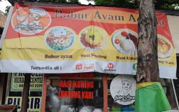 Sepenggal Cerita Kedai Nasi Kuning dan Bubur Aqeela