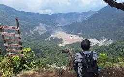 Menjejak Sunyi di Upas Hill: Antara Pendakian, Mistis, dan Pelestarian