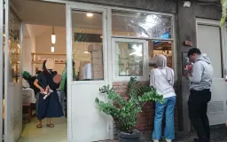 Hangatnya Perpaduan Kopi dan Roti dari Kedai Tri Tangtu