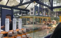 Golden Pine Cafe, Cantik di Tengah Hutan Pinus Lembang