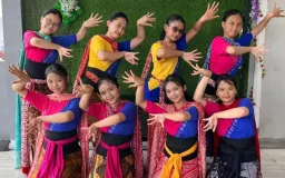 Tari Merak di Pusat Bina Tari, Ketika Jemari Lentik dan Senyum Manis Berkisah
