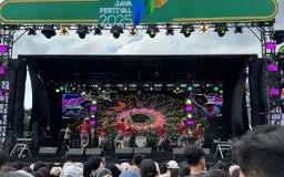 Lenggak-lenggok Jaipong di Tengah Riuh Bandung dan Pesona Tradisi