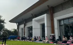 Yoga Outdoor, Tren Hidup Sehat di Bandung