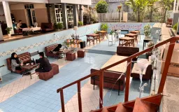 Kalaswara Café, Tempat Nongkrong Unik yang Lahir dari Kolam Renang Keluarga