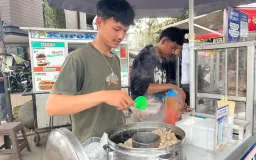 Berawal dari Halaman Rumah, Kreativitas Membawa Jajanan Cilok Urat Berkelana ke Penjuru Kota Bandung