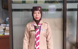 Mendidik dengan Ikhlas, Mengabdi dengan Cinta: Kisah di Balik Seragam Cokelat Herna Wati