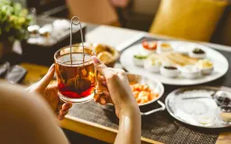 Teh Setelah Makan, Tradisi Sunda yang Diam-diam Menggerus Zat Besi
