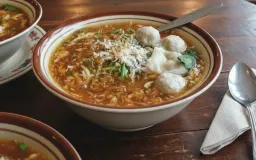 Cita Rasa Klasik Lomie Ciliwung yang Tak Lekang Waktu
