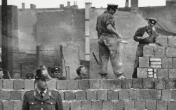 Sejarah Pembangunan Tembok Berlin, Operasi Senyap Dini Hari Komunis Jerman Timur