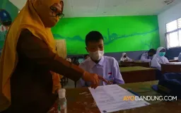 Mengenang Guru, Hikayat Oemar Bakri