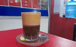 Teh Talua: Minuman Pelepas Rindu Perantau Minang yang Menetap di Bandung
