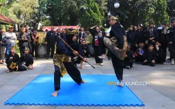 Pangsi, Iket, dan Ki Sunda 