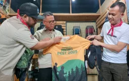 Ketika Mendaki Menjadi Gerakan Ekonomi dan Pelestarian: Menyatukan Langkah Menuju Pariwisata yang Berkelanjutan