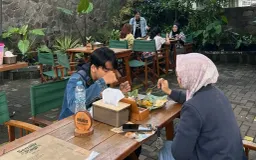 Regenerasi Rasa Lokal yang Menghidupkan Bisnis Kuliner Bandung
