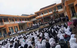 Bahasa, Puisi, dan Kesadaran Kultural: Musikalisasi Puisi sebagai Tindakan Reflektif