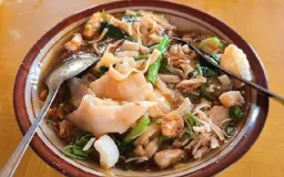 Kuliner Khas di Tepian Palasari, Ada Bakmi dan Lomie Mas Ikin yang Rasanya Otentik