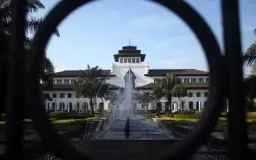 Bandung dan Sebagian Sistem Administrasi Pendidikan yang Masih Semrawut