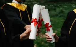 Ijazah, Penting atau Tidak Penting Tergantung dengan Konteksnya