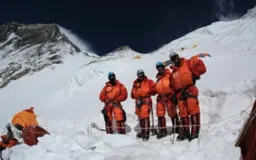 Pengalaman Pemuda Asal Cimahi, dari Telur Rebus di Kawah Tangkubanparahu Hingga Menjejakkan Kaki di Puncak Everest