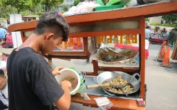 Kisah Pendatang yang Tak Sengaja Ciptakan ‘Batagor’ Makanan Favorit Kota Bandung