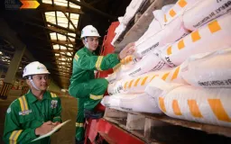 Rupiah Terus Melemah, Krisis Bahan Baku Industri Kian Parah   