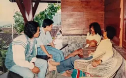 Ketika Gelombang Radio Menyatukan Ribuan Fans Iwan Fals