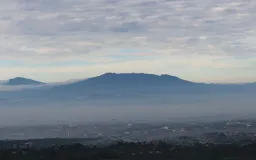 7 Gunung Tertinggi di Bandung: Antara Legenda dan Jalur Pendakian 
