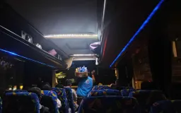 Cerita Pedagang Asongan di Bus MGI Bandung-Sukabumi