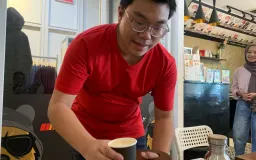 Meracik Kopi, Merajut Harapan: Kisah Difabel di Balik Meja Bar Kibi Kopi