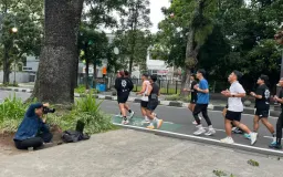 Di Balik Jepretan Kamera di Dago: Antara Faktor Ekonomi dan Privasi Pelari 