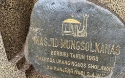 Berusia 157 Tahun, Masjid Mungsolkanas Rekam Jejak Keislaman di Gang Sempit Cihampelas
