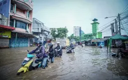 Banjir Dayeuhkolot, Antara Kolam dan Renang Gaya Bebas