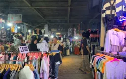 Menjahit Harapan di Tengah Sepinya Pasar Thrifting Gedebage