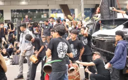 Ketika Kritik Tenggelam dalam Kebisingan