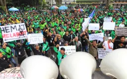Batas Antara Ojek Online dan Ojek Pangkalan