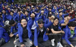 Unjuk Rasa Mahasiswa, Sinar Asta Cita dan Suguhan Humor Segar