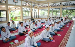 Pasar Ilmu dan Golden Tiket Pulang: Romantisme Ngaji Pasaran di Pesantren 