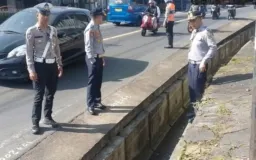 Ketika Drainase Jalan Menjadi Hazard bagi Pemotor saat Banjir