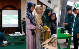 Magot, dan Kesabaran Warga Bandung Mengurus Sampah Dapur
