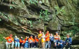 Curug Putri Palutungan Terjun dari Atas Lava Gunung Gegerhalang