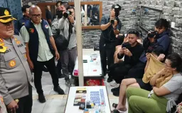 Jangan Menghukum Saritem karena Reputasinya