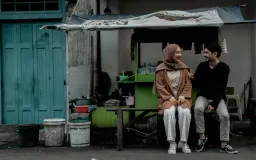 Downgrade Lifestyle: Strategi Bertahan Warga in This Economy